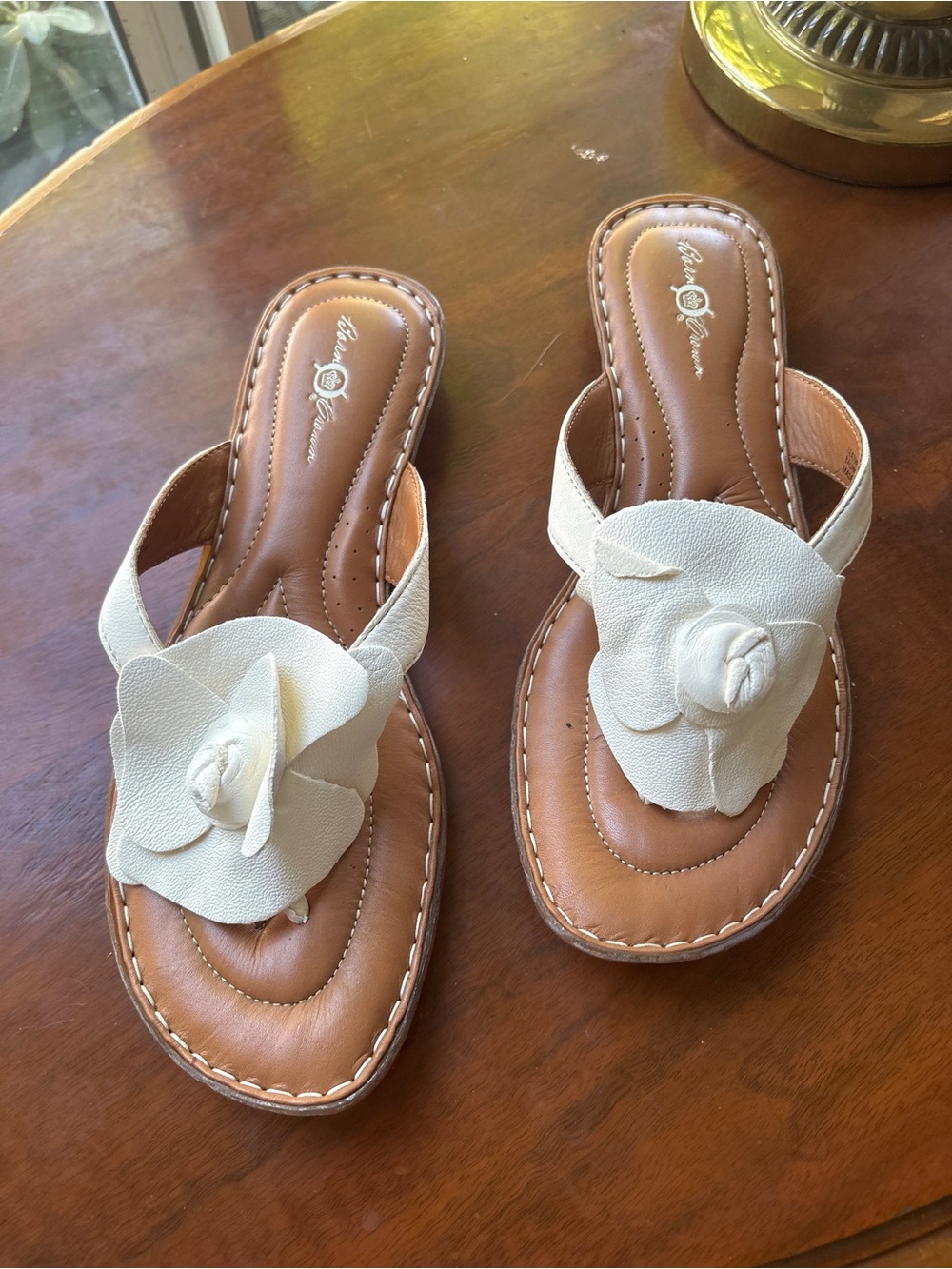 NIB Børn Crown Begonia Ivory Leather Floral Thong Wedge Sandals  Size 9
W01259 - Picture 2 of 7